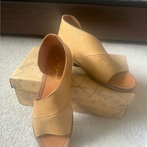 Free People Tan Leather Peep-Toe Mules